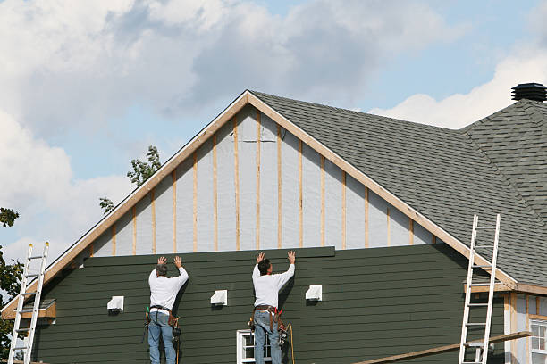 Professional Siding Repair technician working in Wimauma, FL